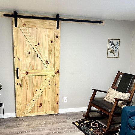 Log House In Heart Of Anchorage Apartment Exterior photo