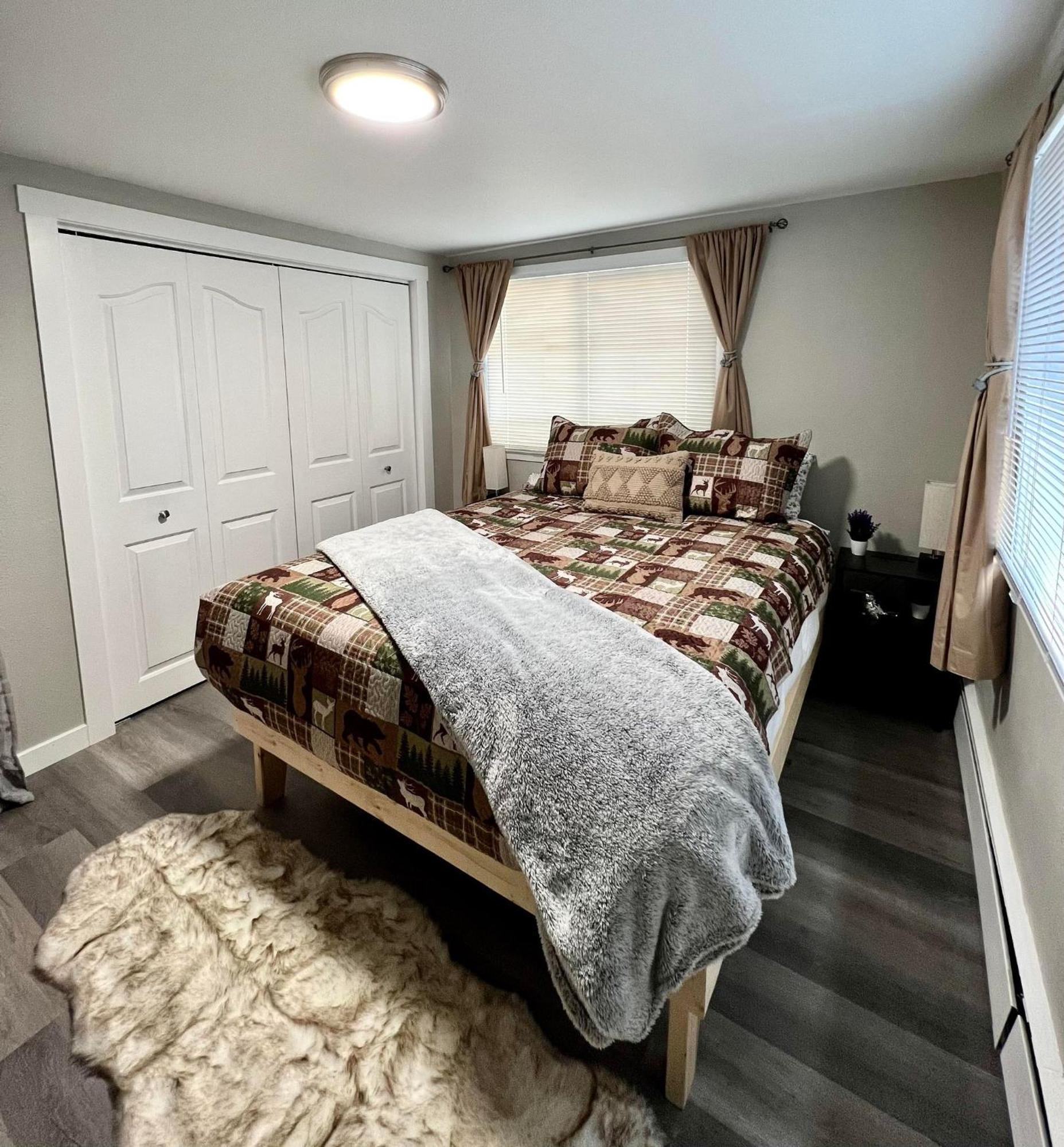 Log House In Heart Of Anchorage Apartment Exterior photo